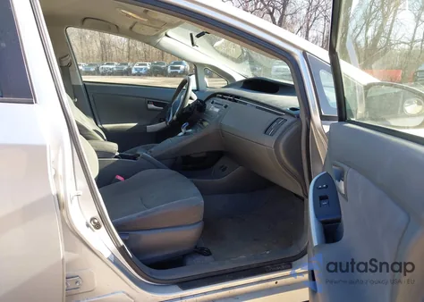 2011 Toyota Prius Three z USA, uszkodzony, nr VIN JTDKN3DU8B5365461